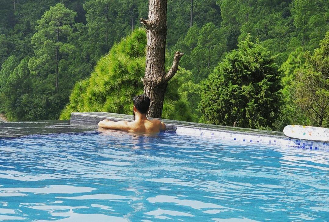 Blue Pine Resort Лансдаун Экстерьер фото