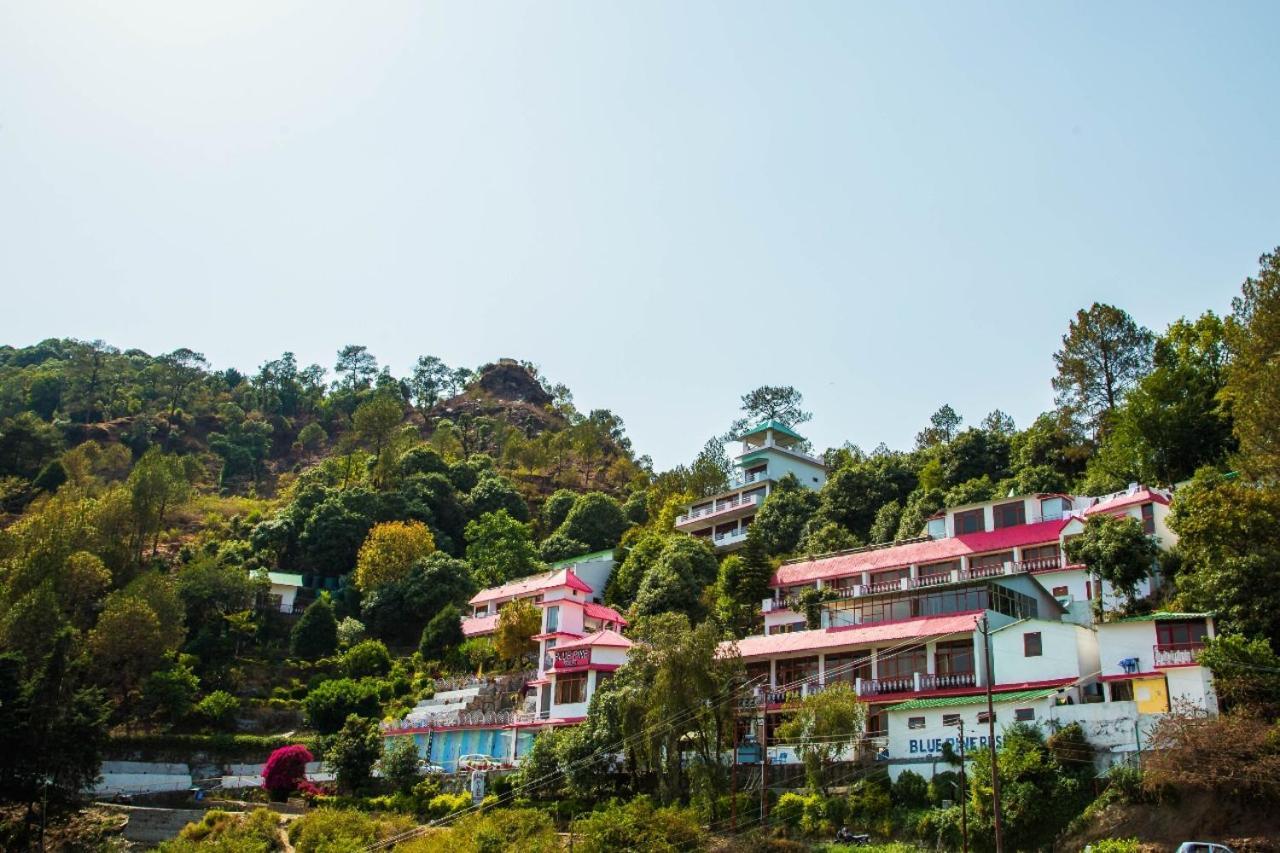 Blue Pine Resort Лансдаун Экстерьер фото