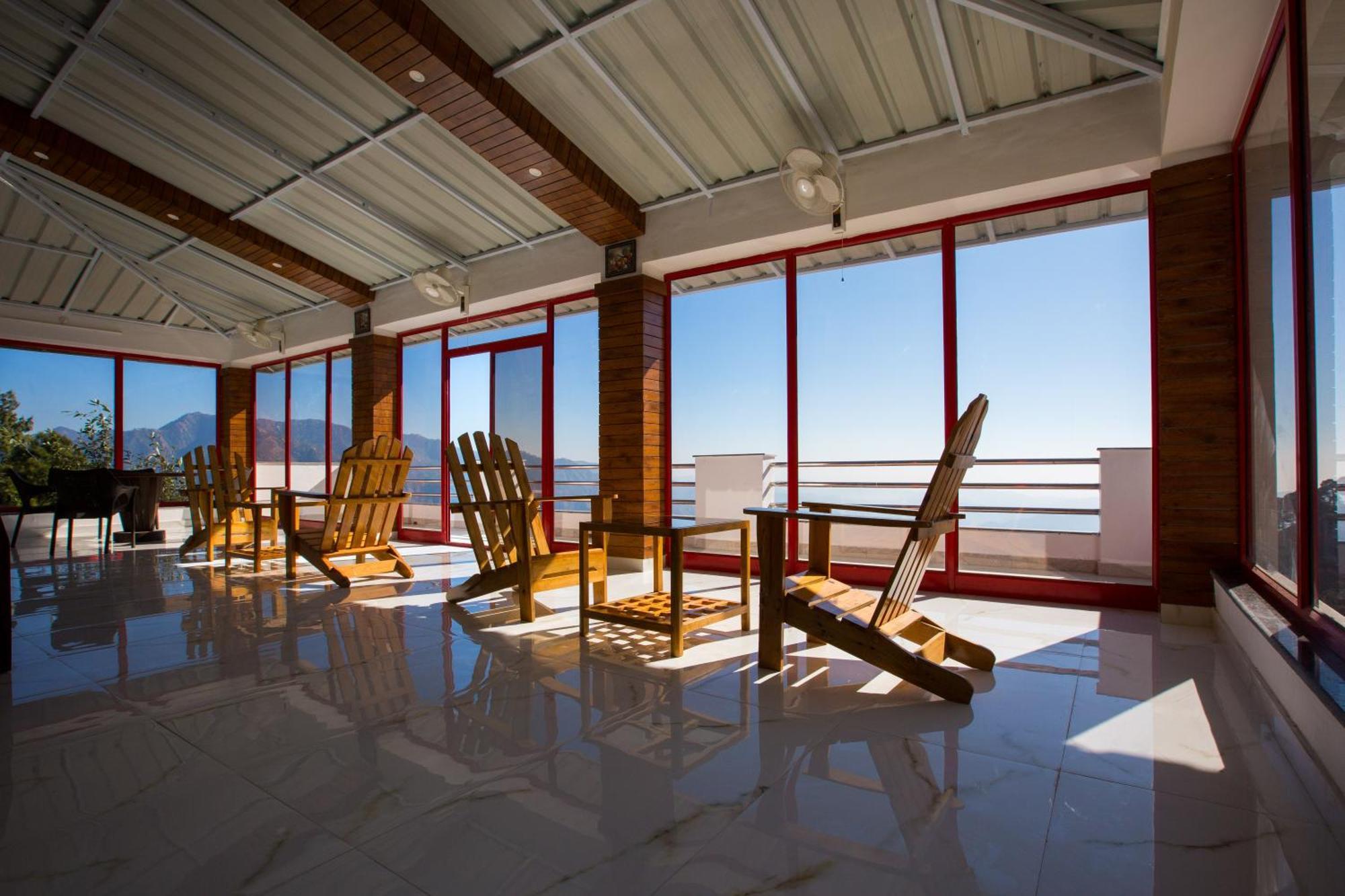 Blue Pine Resort Лансдаун Экстерьер фото