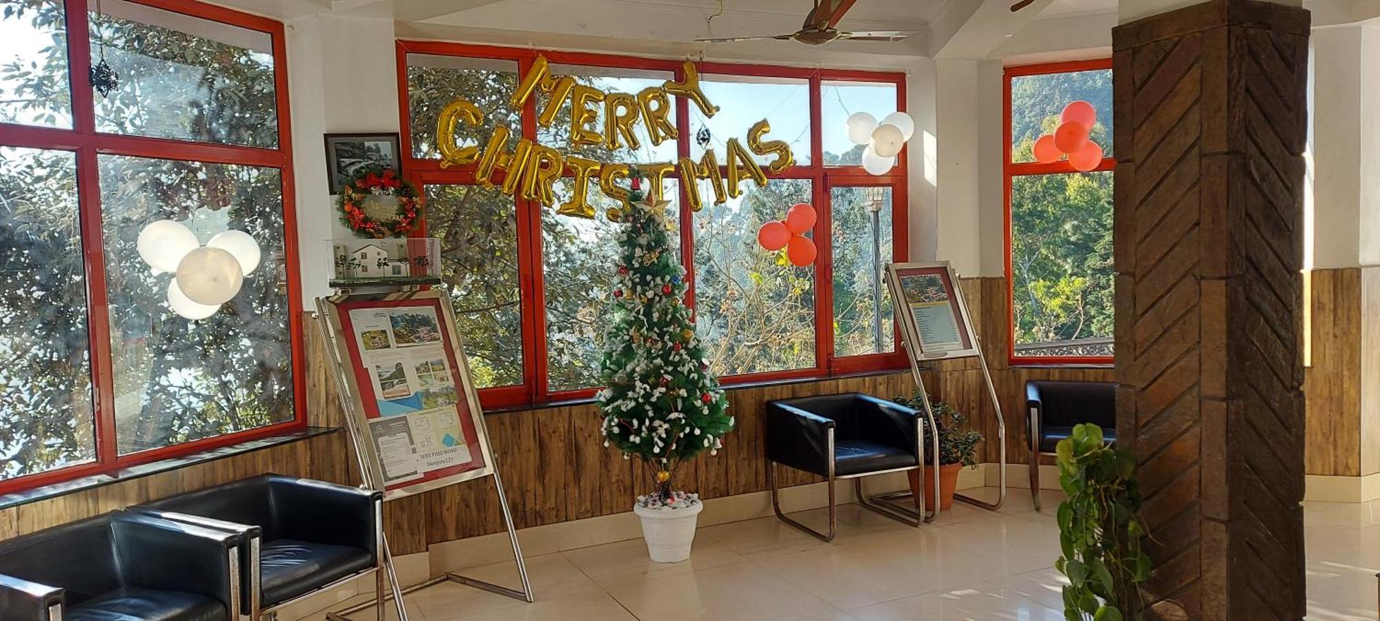 Blue Pine Resort Лансдаун Экстерьер фото