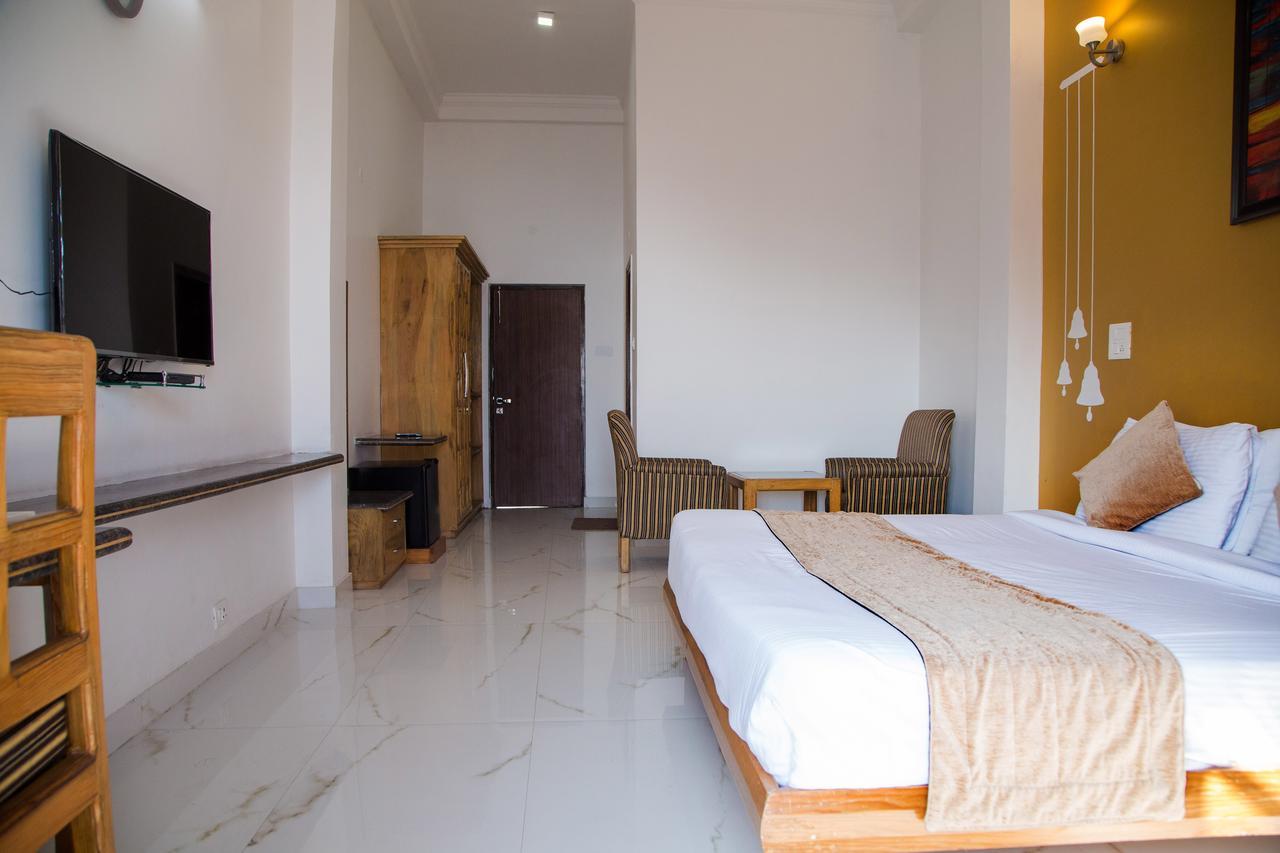 Blue Pine Resort Лансдаун Экстерьер фото